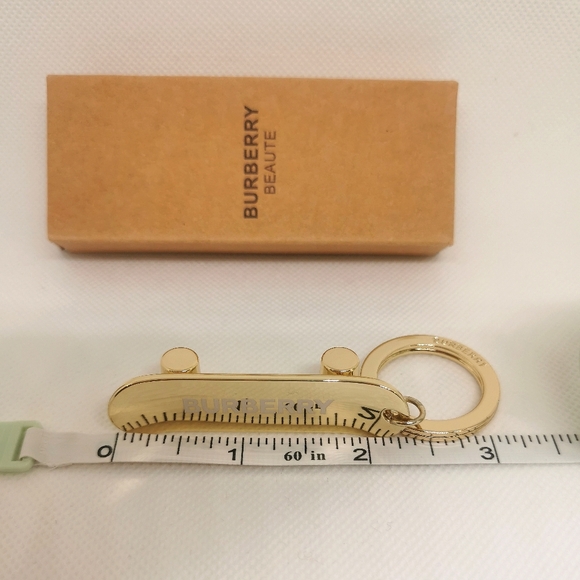 Brand New Burberry Skateboard Keychain Burberry Keychain Metal - Picture 2 of 6